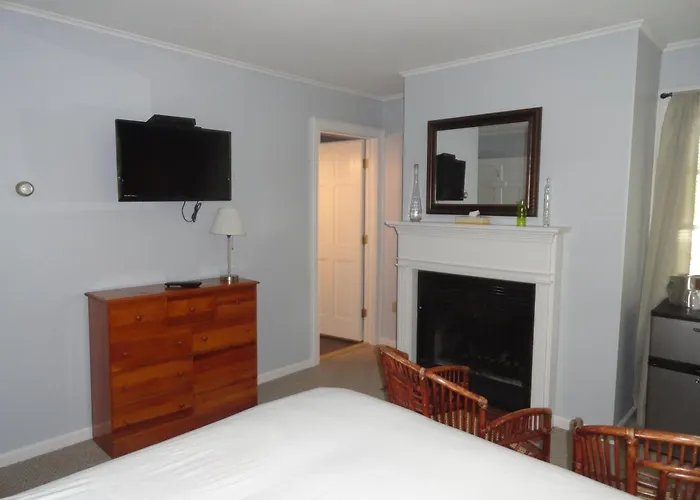 The Bond 1786 Inn (Adults Only)