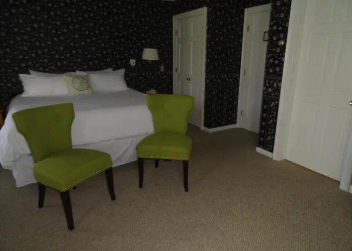 The Bond 1786 Inn (Adults Only)