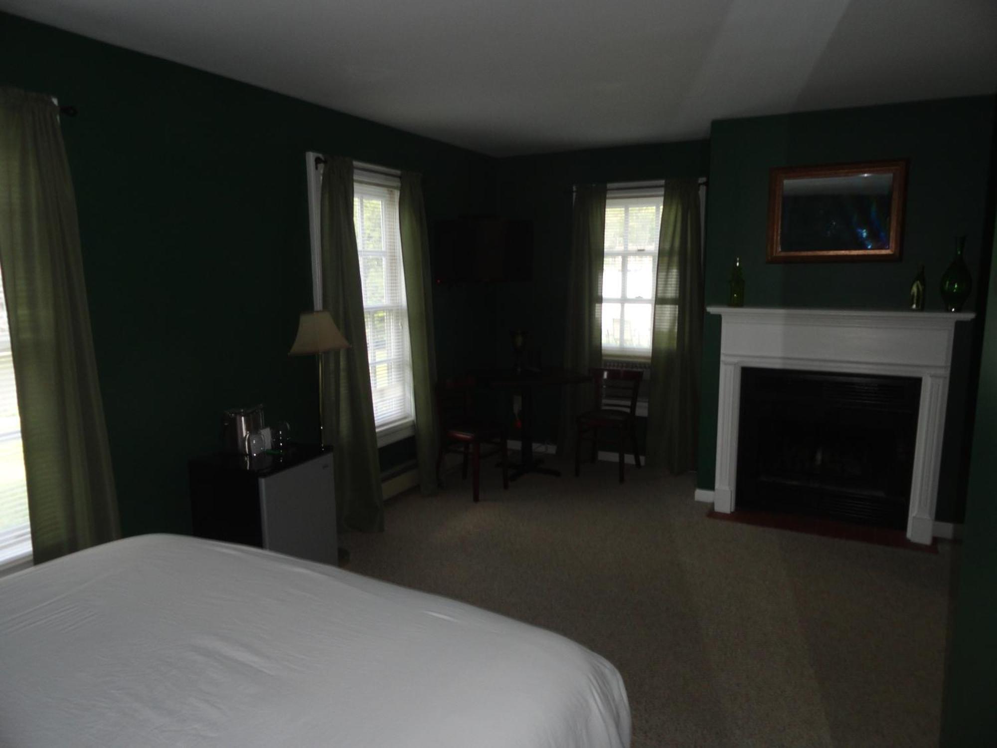 The Bond 1786 (adults Only) * Warrensburg